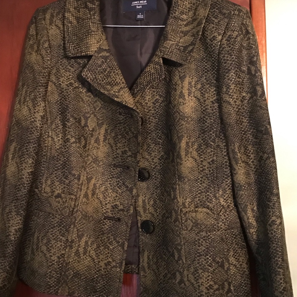 Sale!!❤️ Adorable Jones New York suit top, size 6.